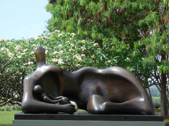 Draped Reclining Mother and Baby 1983 (LH 822)

bronze edition of 9 + 1
cast: Morris Singer,…