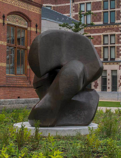 <i>Locking Piece</i> on display outside the Rijksmuseum, Amsterdam, 2013.