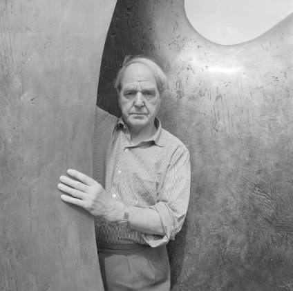 Henry Moore with Knife Edge Two Piece in 1967. photo: John Hedgecoe