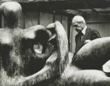 Noack Foundry, Henry Moore inspecting the progress of the Reclining Mother and Child (LH 649), …