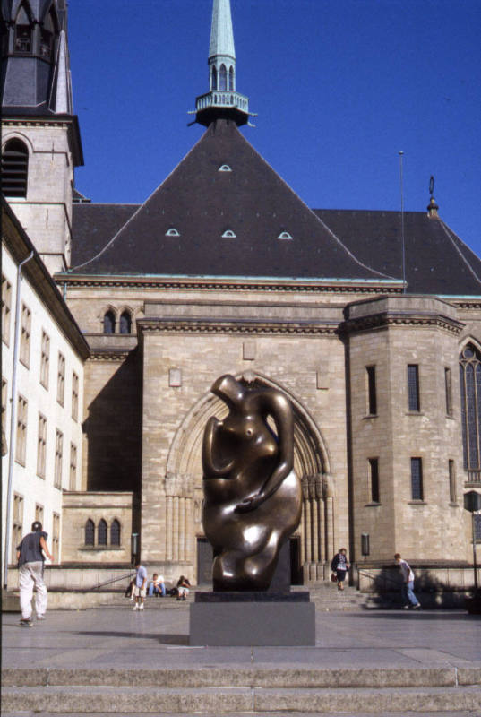 1999-2000 Banque de Luxembourg, Henry Moore in Luxembourg