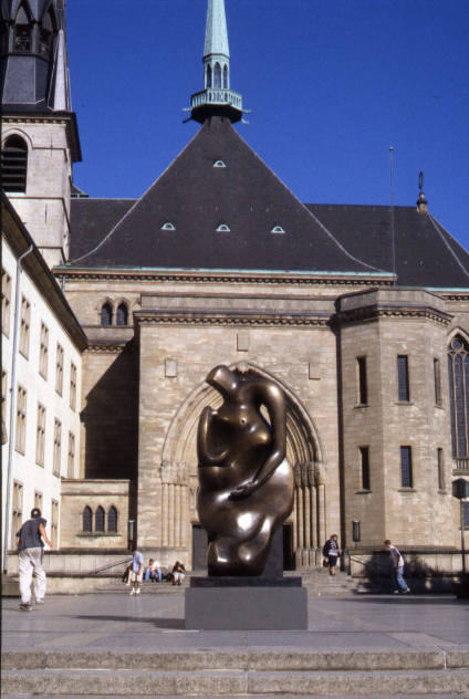 1999-2000 Banque de Luxembourg, Henry Moore in Luxembourg