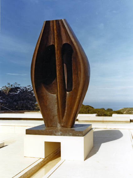 Large Totem Head temporarily installed at the The Salk Institute in 1982